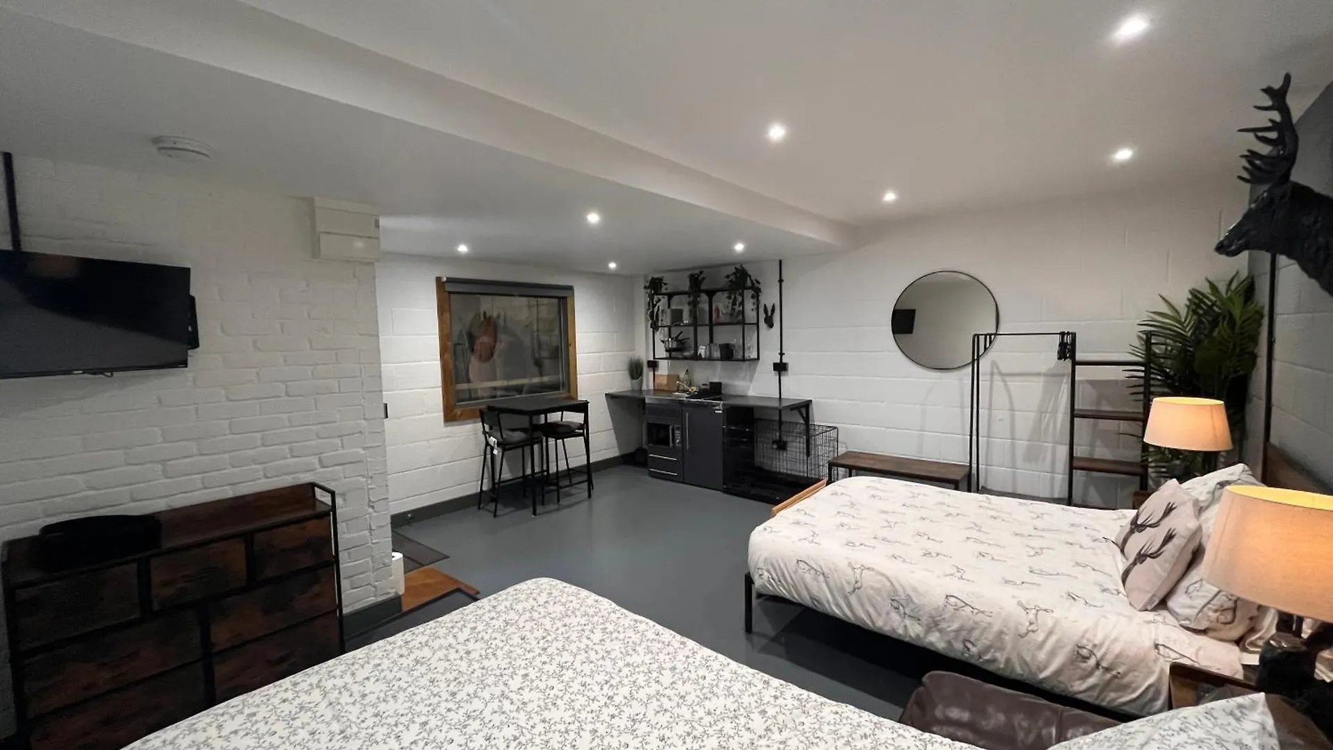 Sleep Next To A Horse In A Stable By The City ! Exeter